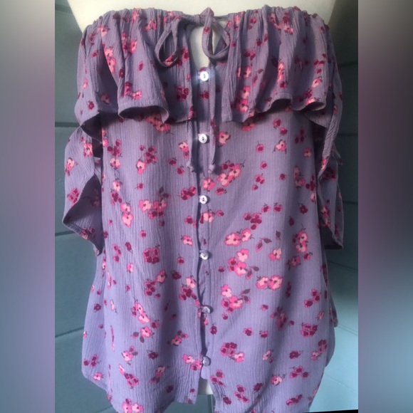 EXPRESS lavender floral ruffle front & sleeves can be Wear on or off shoulder. M - Picture 2 of 16